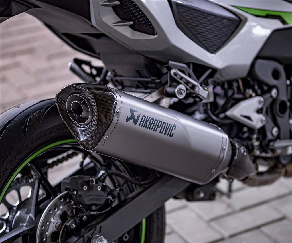 Titanový výfuk Akrapovič (Z7 Hybrid)